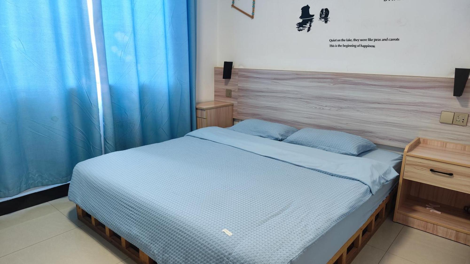 Showbiz Hostel Яншуо Екстер'єр фото