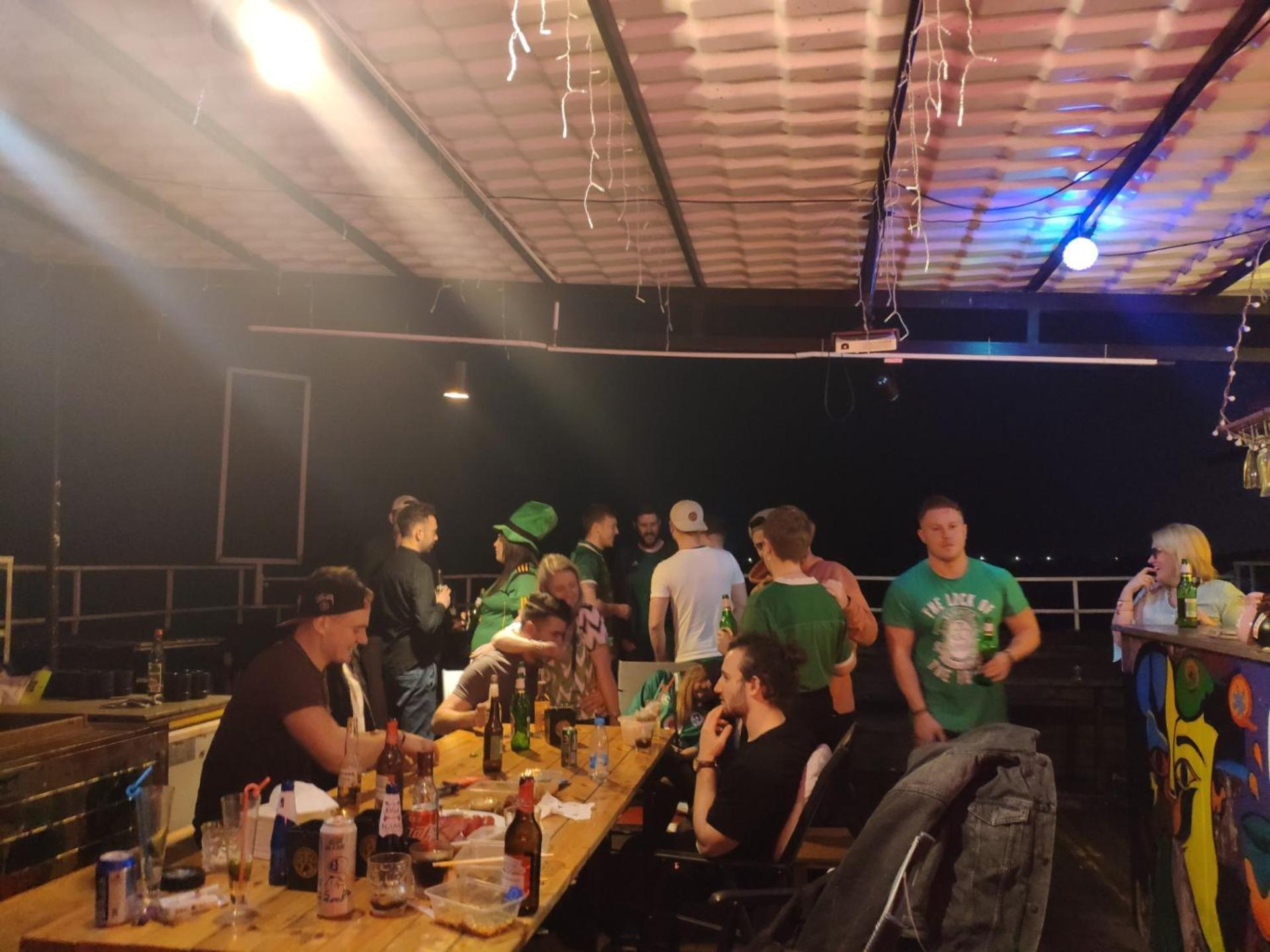 Showbiz Hostel Яншуо Екстер'єр фото